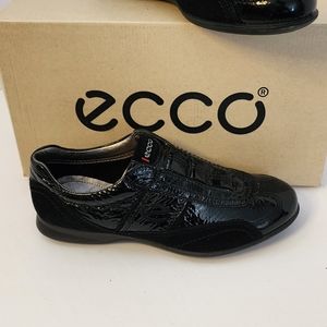 BRAND NEW ECCO Black Patent Leather & Suede Slip On Womens SZ EU 36